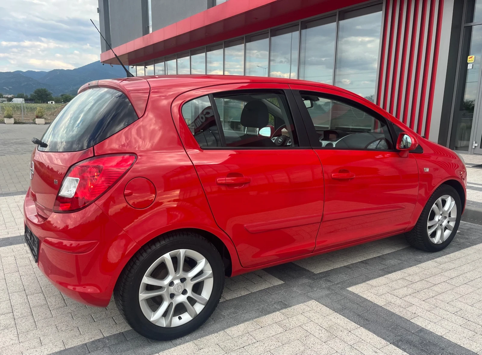 Opel Corsa 1.4 климатроник , снимка 4 - Автомобили и джипове - 55409387