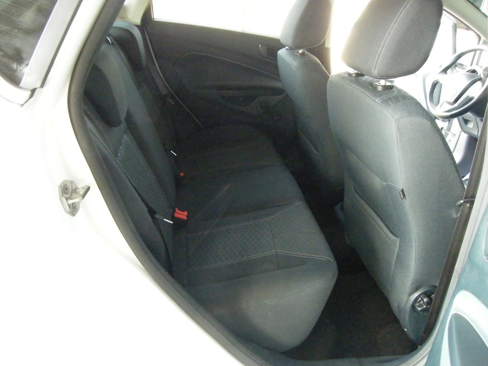 Ford Fiesta 1.6TDCI, снимка 14 - Автомобили и джипове - 55799413