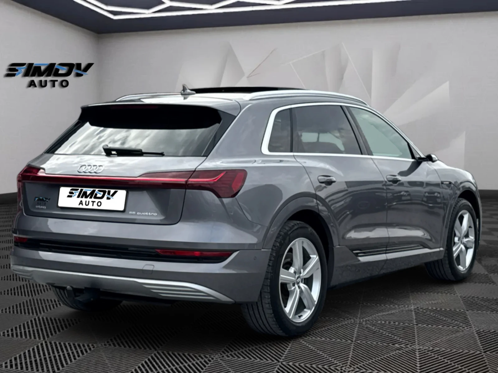 Audi E-Tron 55 HEAD-UP ВИРТУАЛНИ ОГЛЕДАЛА ПАНОРАМА ПОДГРЕВ, снимка 4 - Автомобили и джипове - 56044871