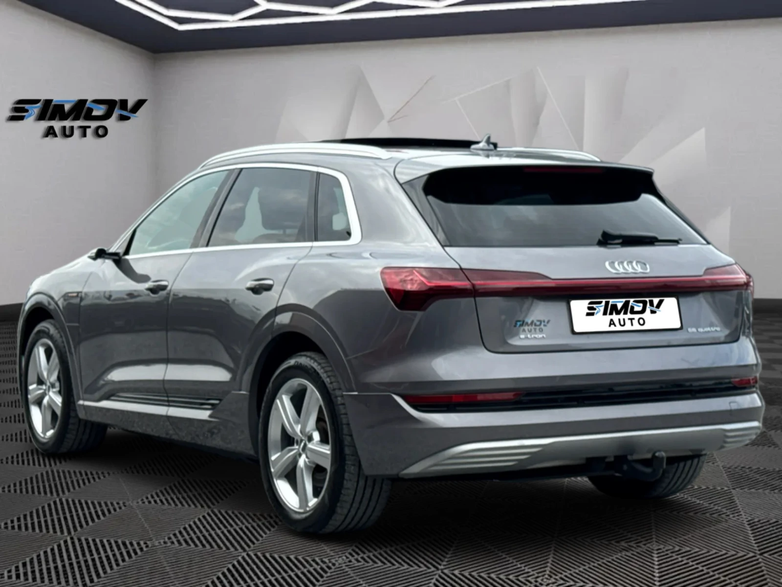 Audi E-Tron 55 HEAD-UP ВИРТУАЛНИ ОГЛЕДАЛА ПАНОРАМА ПОДГРЕВ, снимка 2 - Автомобили и джипове - 56044871
