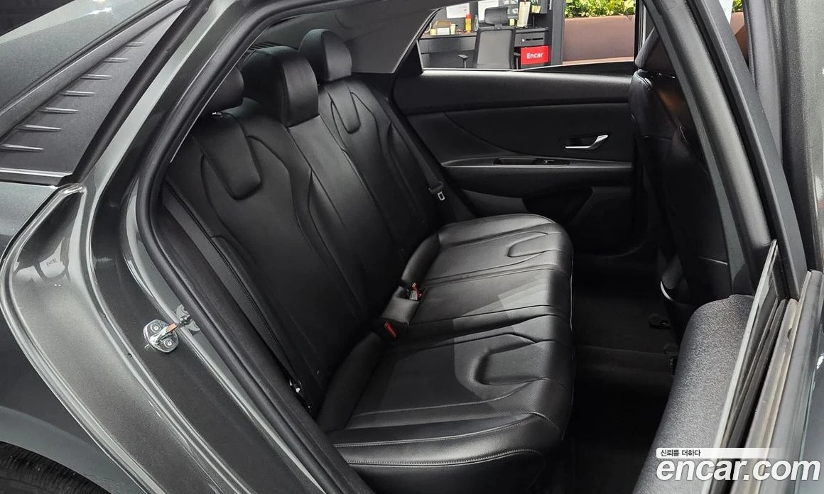Hyundai Elantra 1.6 Smart, снимка 17 - Автомобили и джипове - 56155825
