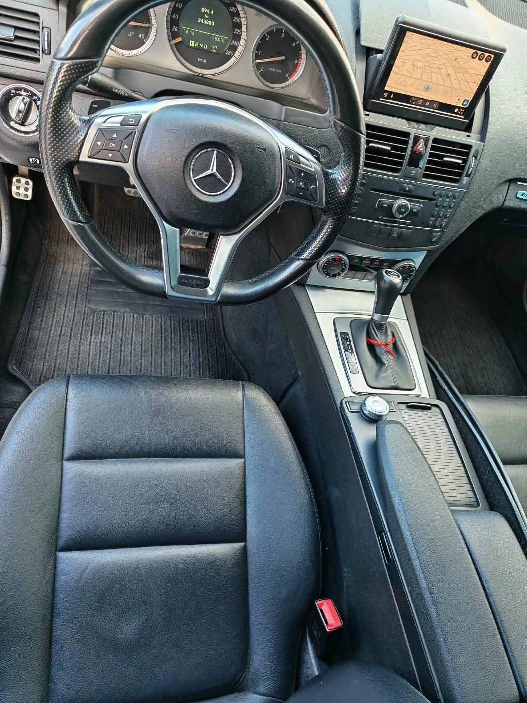 Mercedes-Benz C 320, снимка 9 - Автомобили и джипове - 56649510