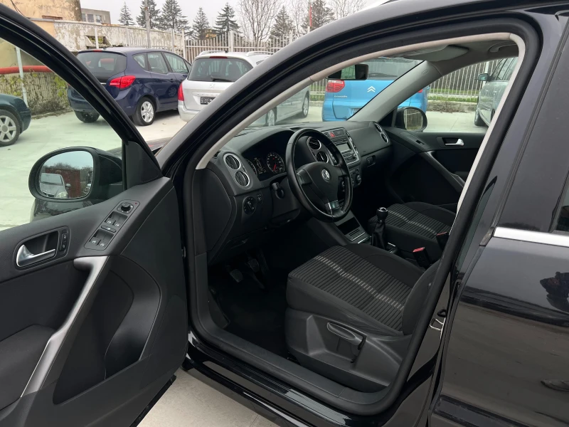VW Tiguan 2.0TDI-140 КОНЯ, снимка 8 - Автомобили и джипове - 52842695