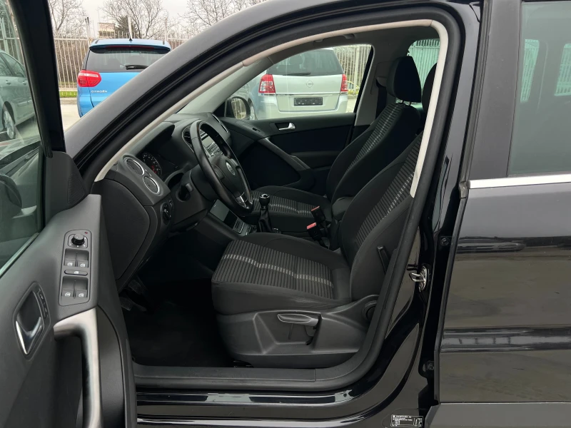 VW Tiguan 2.0TDI-140 КОНЯ, снимка 9 - Автомобили и джипове - 52842695