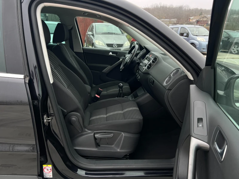 VW Tiguan 2.0TDI-140 КОНЯ, снимка 12 - Автомобили и джипове - 52842695
