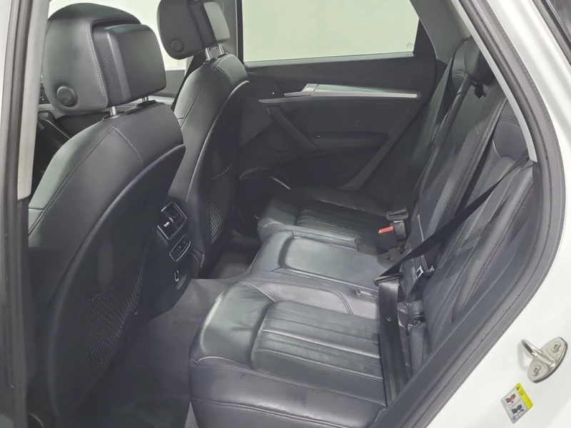 Audi Q5 * PROGRESSIV * CARFAX * БЕЗ ПЪРВОНАЧАЛНА ВНОСКА, снимка 13 - Автомобили и джипове - 53089050