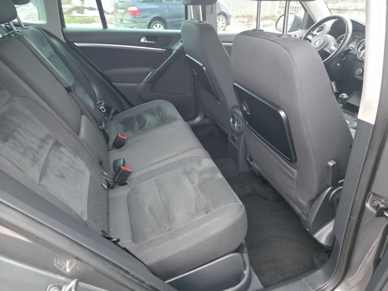 VW Tiguan 2.0TDI/140 КС/4Х4/ТОП СЪСТОЯНИЕ, снимка 14 - Автомобили и джипове - 53383119