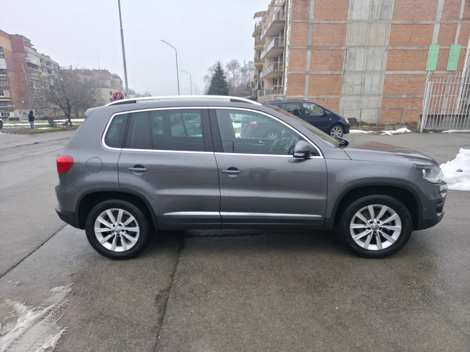 VW Tiguan 2.0TDI/140 КС/4Х4/ТОП СЪСТОЯНИЕ - изображение 4