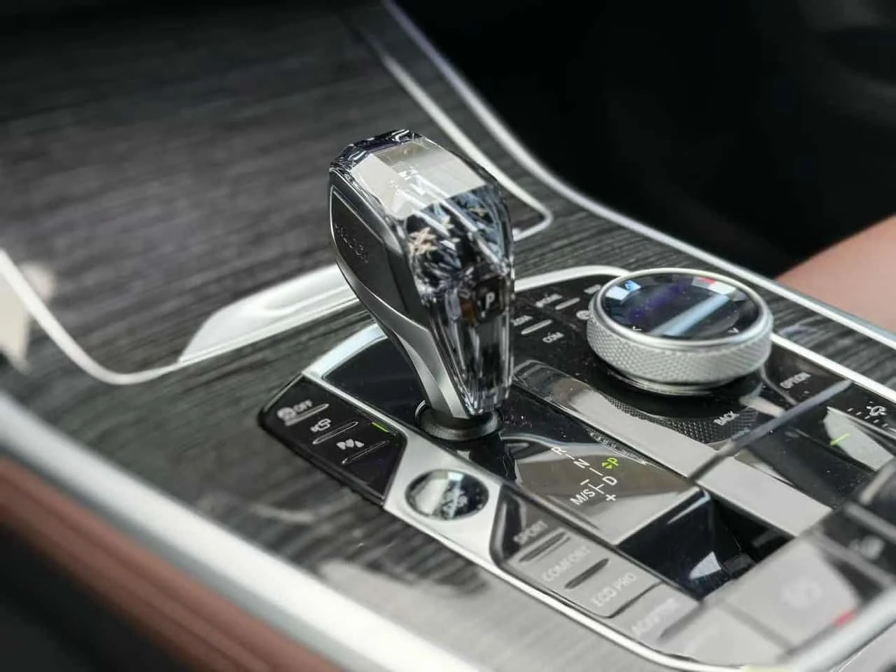 BMW X7 * xDrive40i * LASER* ОБДУХВАНЕ* 360* СВАРОВСКИ* , снимка 17 - Автомобили и джипове - 54198023