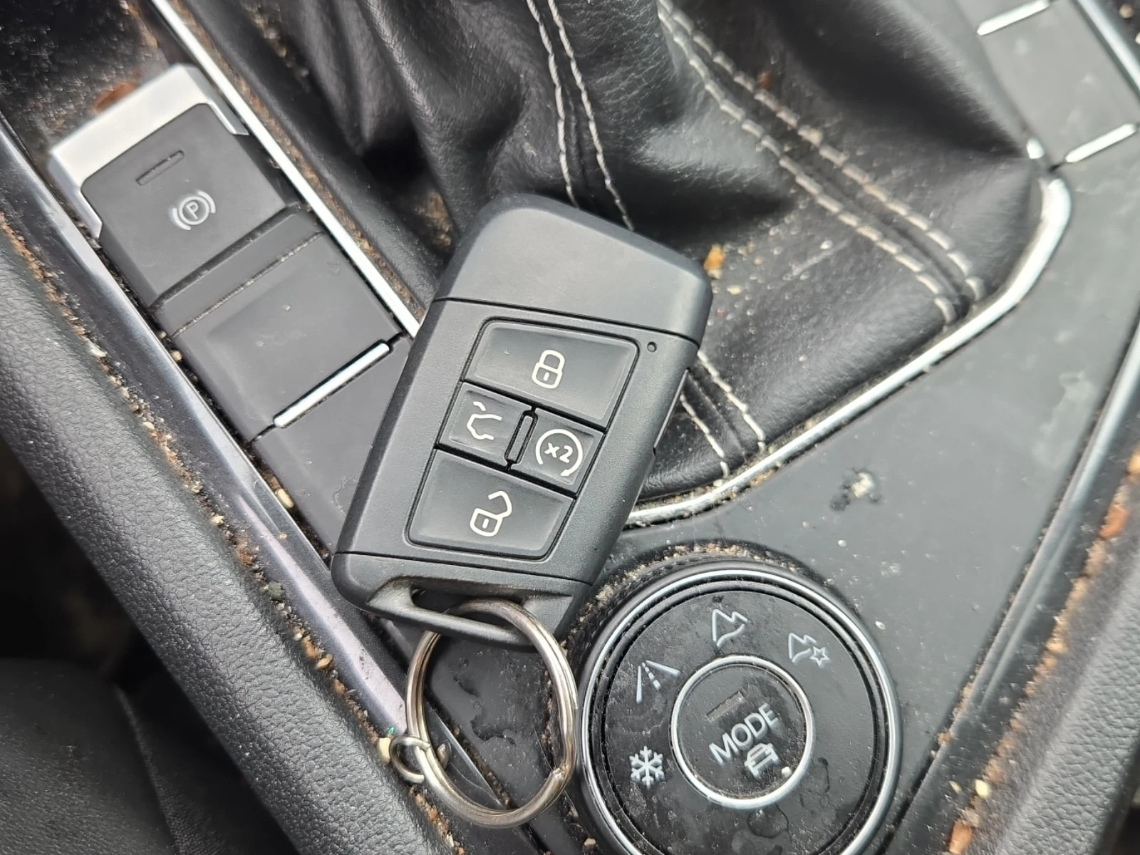 VW Tiguan  4motion Comfortline/CARFAX/КОЖА/ПАНО/ДИГ.КМ., снимка 8 - Автомобили и джипове - 55990477