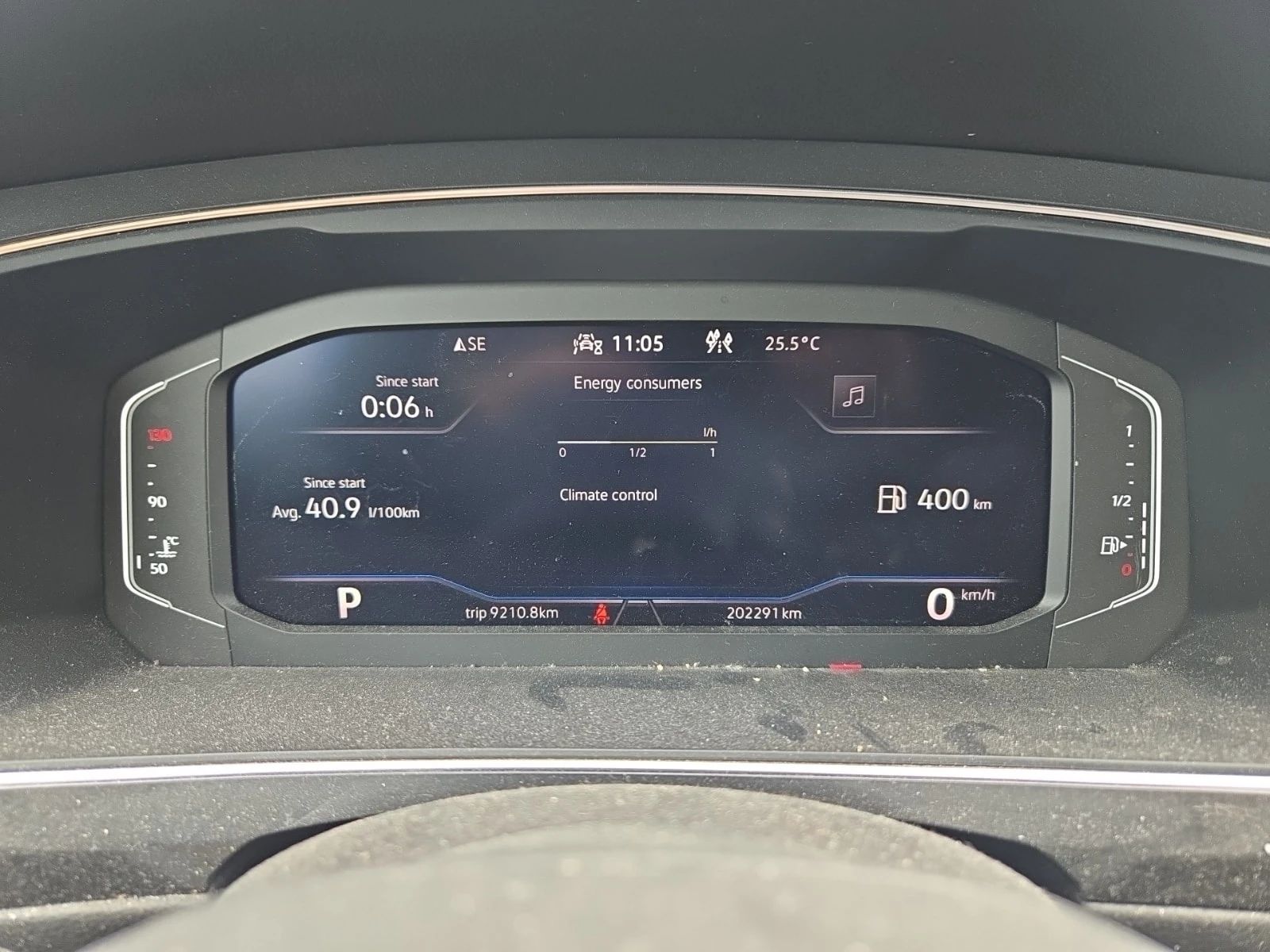 VW Tiguan  4motion Comfortline/CARFAX/КОЖА/ПАНО/ДИГ.КМ., снимка 9 - Автомобили и джипове - 55990477