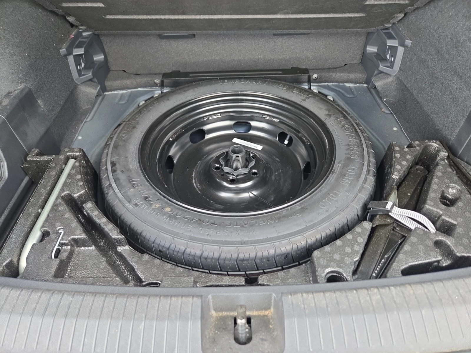 VW Tiguan  4motion Comfortline/CARFAX/КОЖА/ПАНО/ДИГ.КМ., снимка 14 - Автомобили и джипове - 55990477