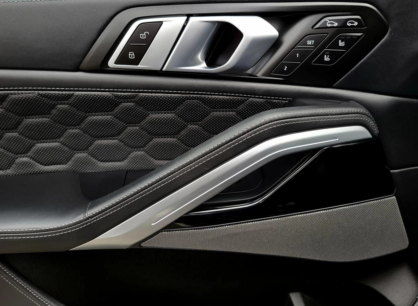 BMW X6 COMPETITION/625HP/360/LASER/SOFTCLOSE/HUD/H&K/888z, снимка 16 - Автомобили и джипове - 56114241