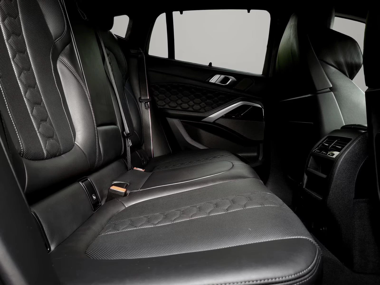 BMW X6 COMPETITION/625HP/360/LASER/SOFTCLOSE/HUD/H&K/888z, снимка 13 - Автомобили и джипове - 56114241