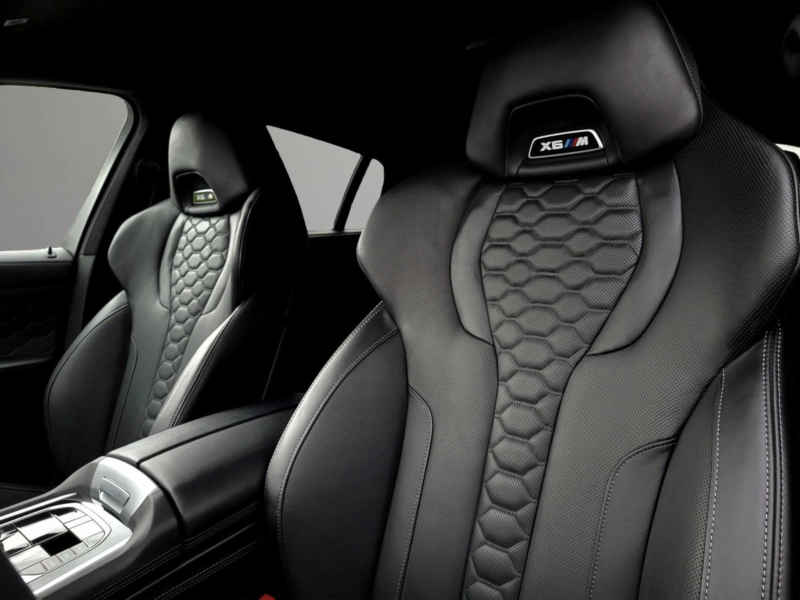 BMW X6 COMPETITION/625HP/360/LASER/SOFTCLOSE/HUD/H&K/888z, снимка 12 - Автомобили и джипове - 56114241