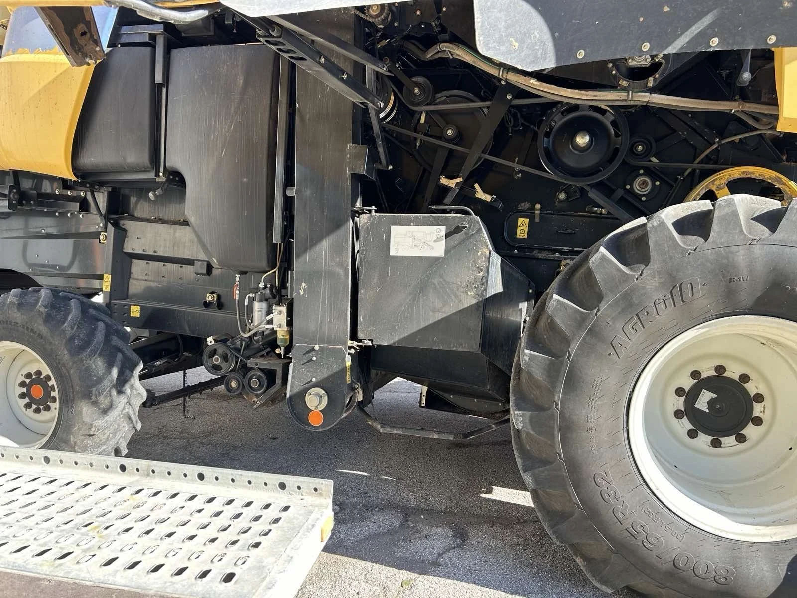 Комбайн New Holland CX 8060 - изображение 5
