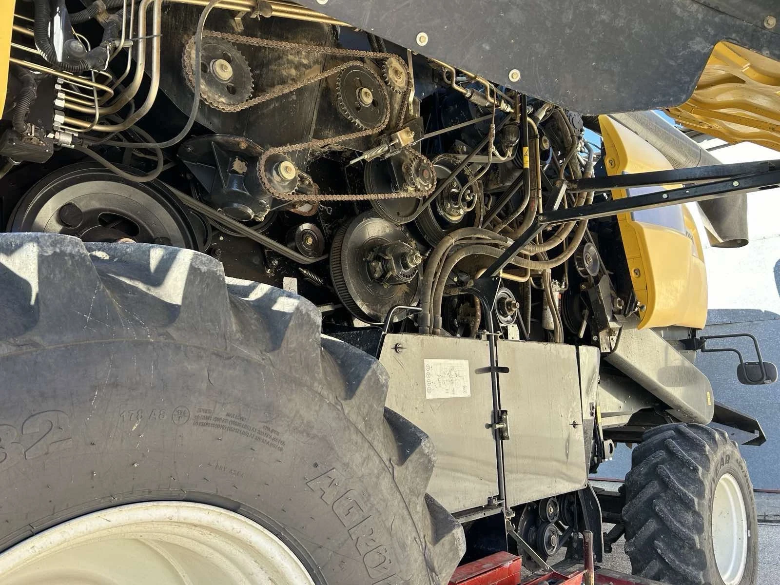 Комбайн New Holland CX 8060 - изображение 6