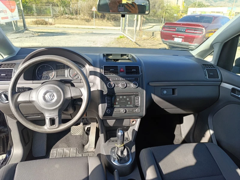 VW Touran 1.6TDI avtomat, снимка 11 - Автомобили и джипове - 46161573