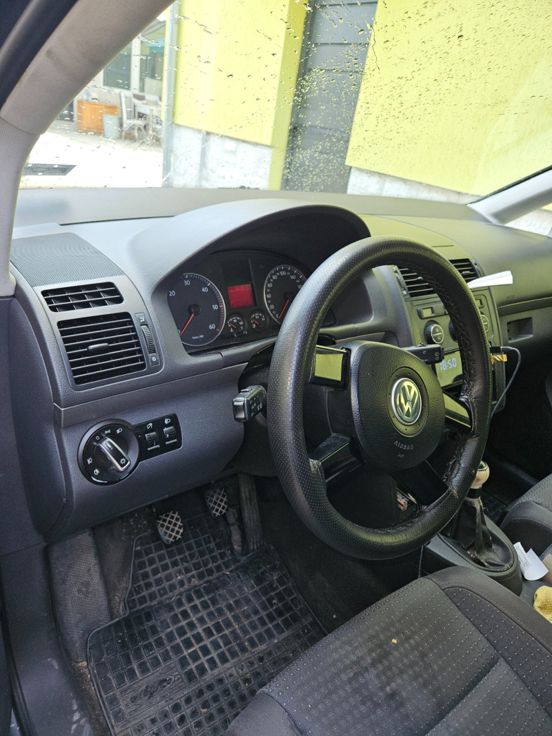 VW Touran 1.9 TDI, снимка 4 - Автомобили и джипове - 46380593