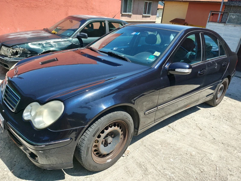 Mercedes-Benz C 220, снимка 2 - Автомобили и джипове - 46806997