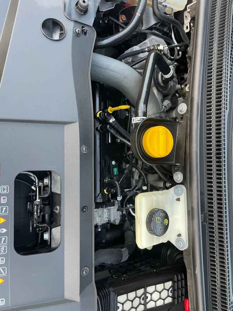 Renault Scenic 1.2TCE-121-TOP, снимка 16 - Автомобили и джипове - 51335701