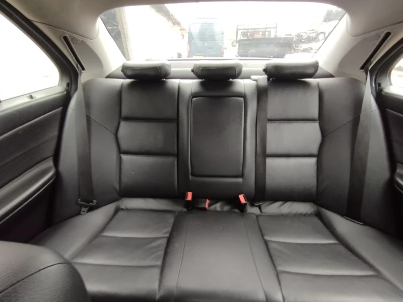 Mercedes-Benz C 200, снимка 14 - Автомобили и джипове - 52314874