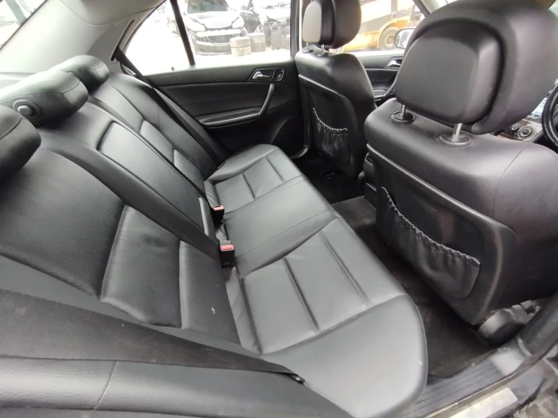 Mercedes-Benz C 200, снимка 13 - Автомобили и джипове - 52314874