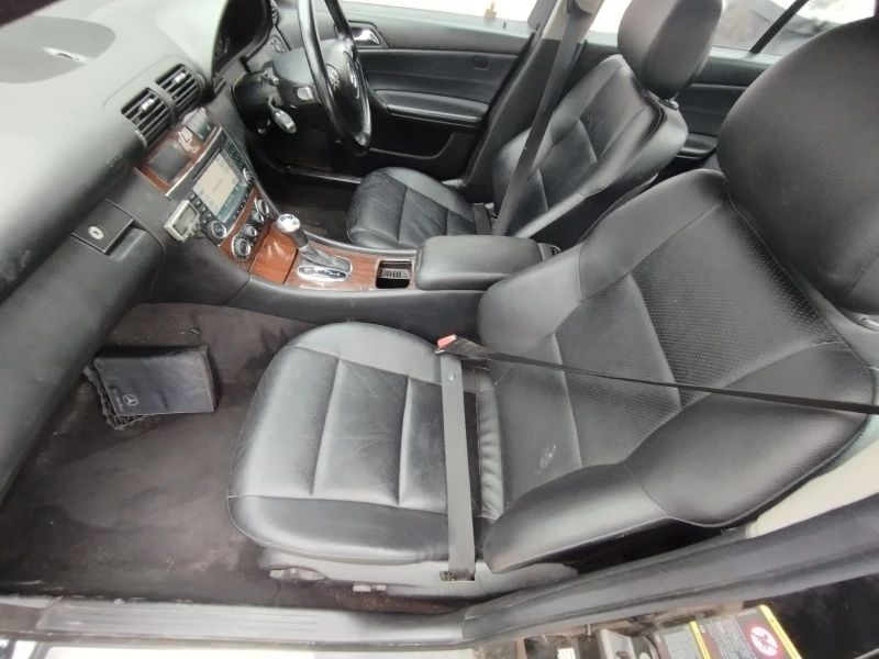 Mercedes-Benz C 200, снимка 8 - Автомобили и джипове - 52314874