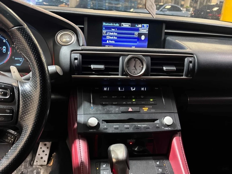 Lexus RC 350 * 2dr Cpe AWD * CARFAX * БЕЗ ПЪРВОНАЧАЛНА ВНОСКА, снимка 17 - Автомобили и джипове - 52918951