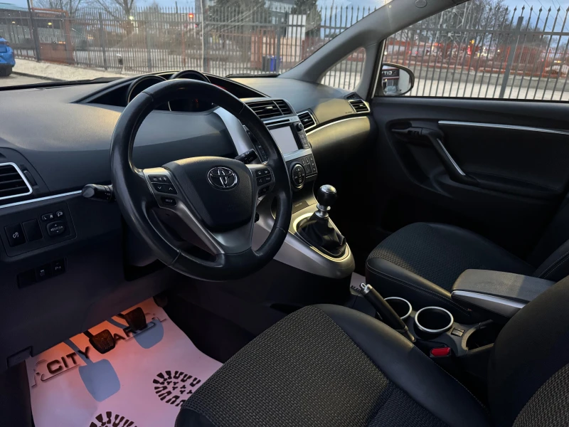 Toyota Verso 2.0-D4D-VAVI , снимка 8 - Автомобили и джипове - 53289176