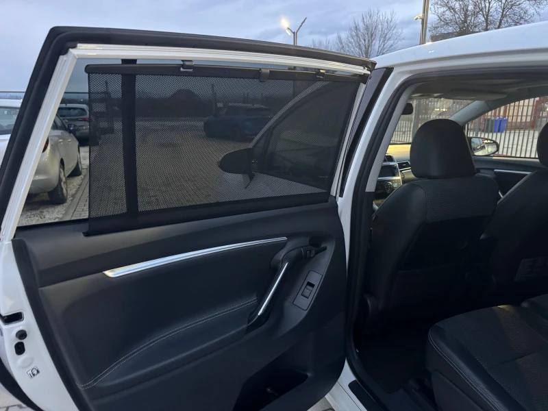 Toyota Verso 2.0-D4D-VAVI , снимка 16 - Автомобили и джипове - 53289176