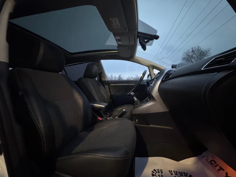 Toyota Verso 2.0-D4D-VAVI , снимка 14 - Автомобили и джипове - 53289176