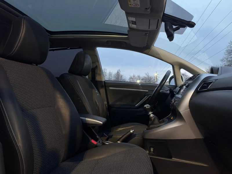 Toyota Verso 2.0-D4D-VAVI , снимка 15 - Автомобили и джипове - 53289176