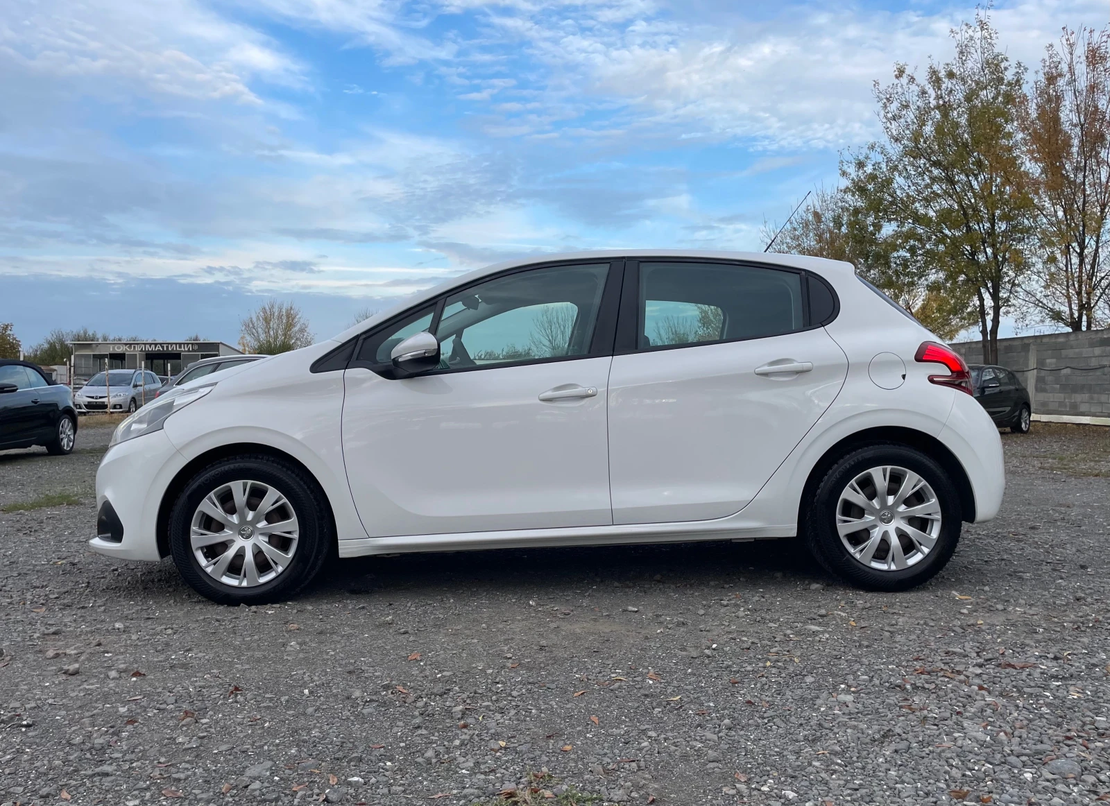 Peugeot 208  Facelift / Restyling 1.6HDi(75.)EURO 6B  | Mobile.bg   8