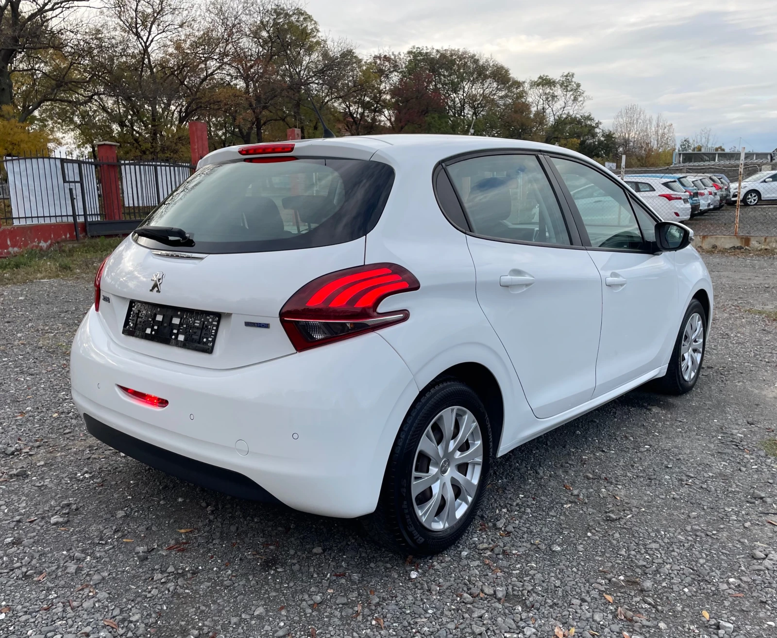 Peugeot 208  Facelift / Restyling 1.6HDi(75.)EURO 6B  | Mobile.bg   5