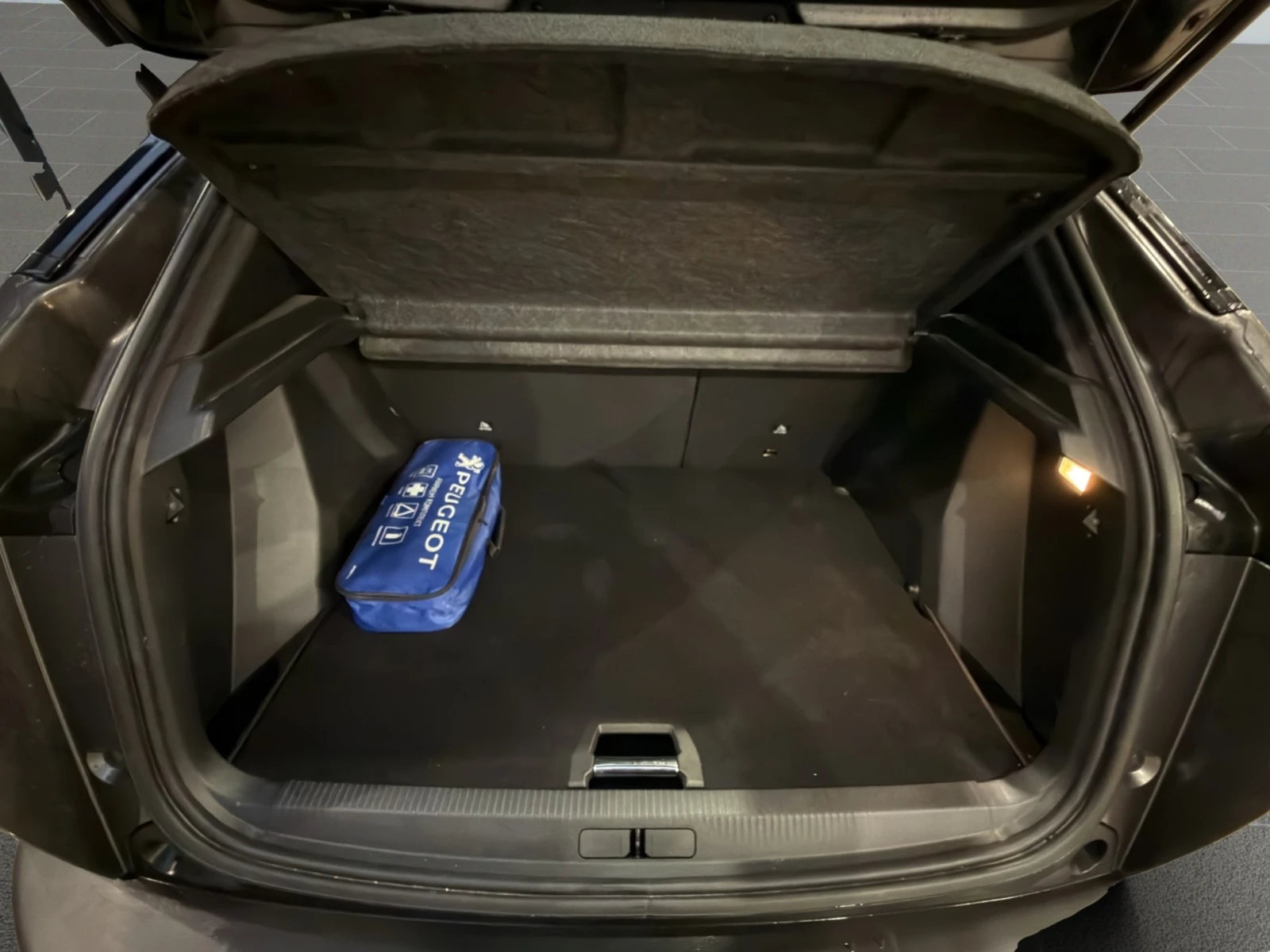 Peugeot 2008 ACTIVE 1, 2 PureTech 130  2  | Mobile.bg   13