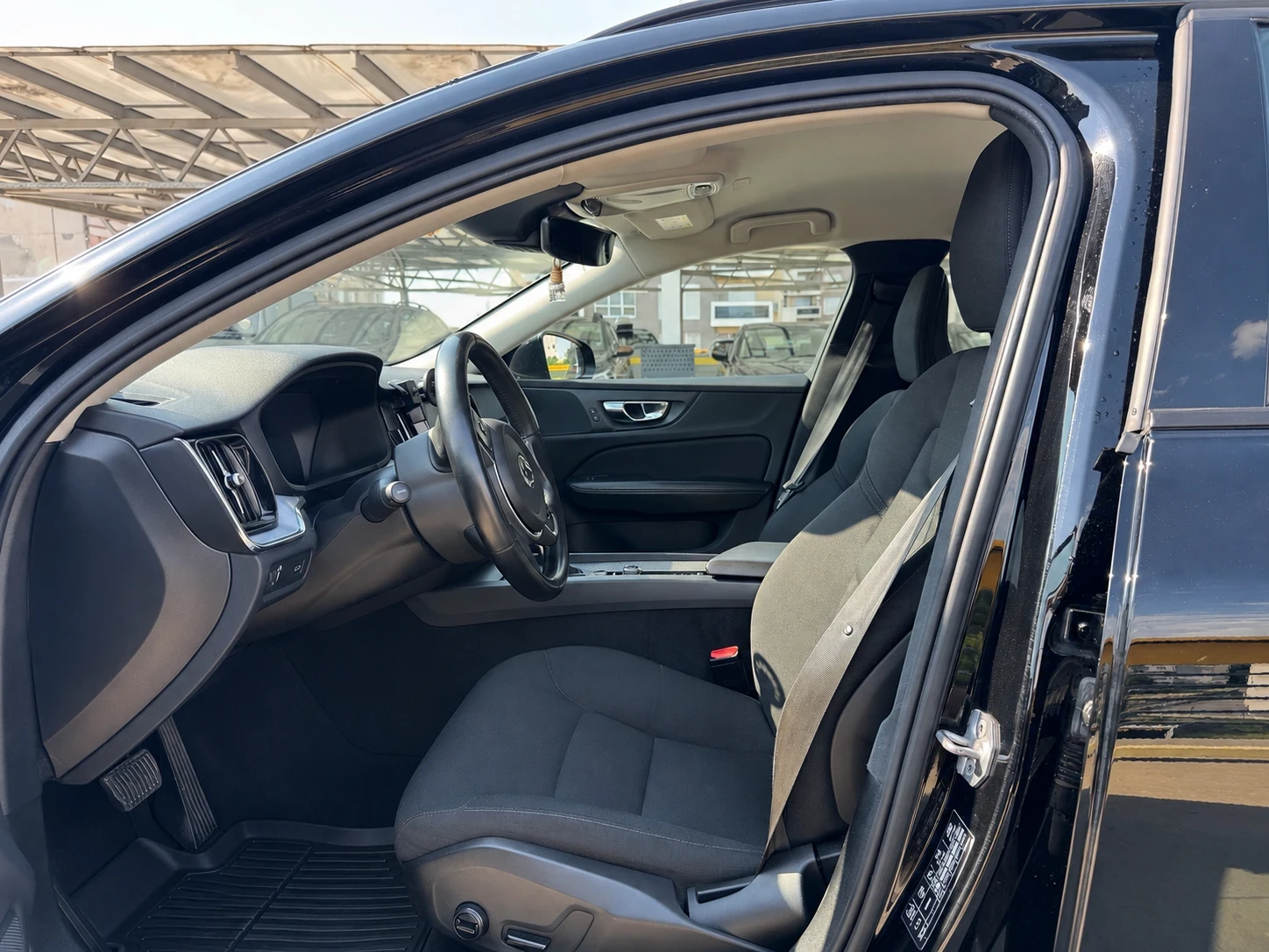 Volvo V60 D4 190hp Momentum, снимка 9 - Автомобили и джипове - 54808136