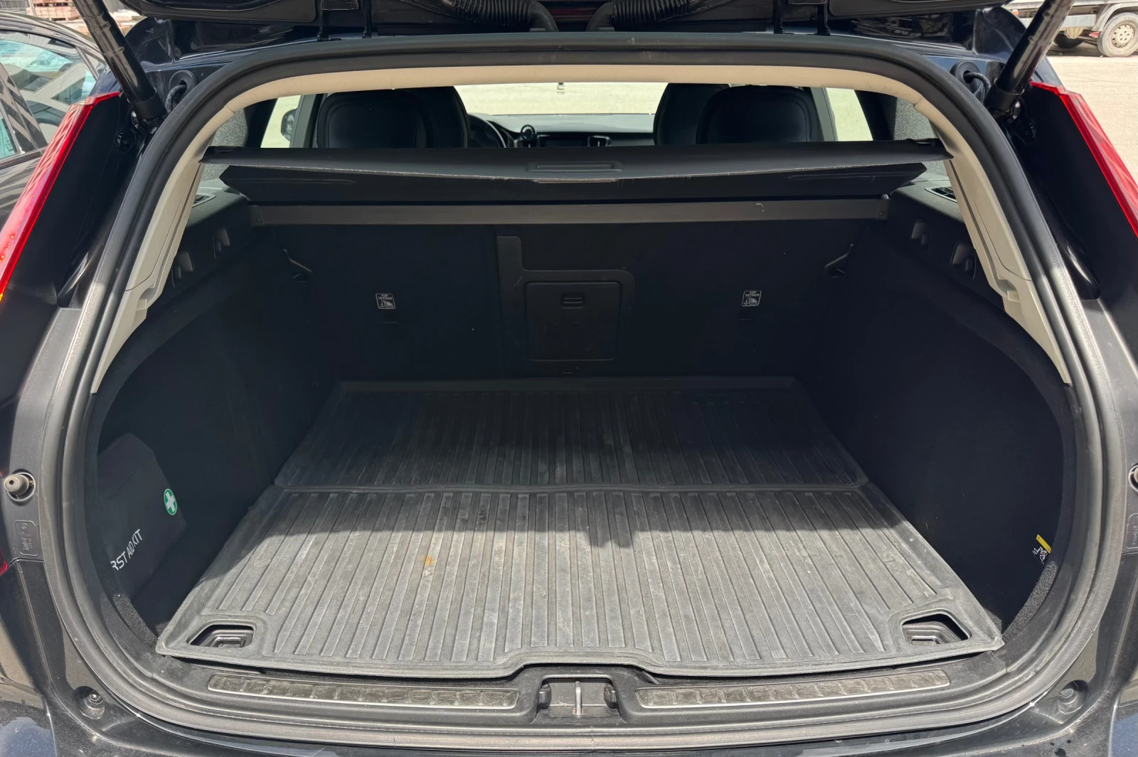 Volvo V60 D4 190hp Momentum, снимка 12 - Автомобили и джипове - 54808136