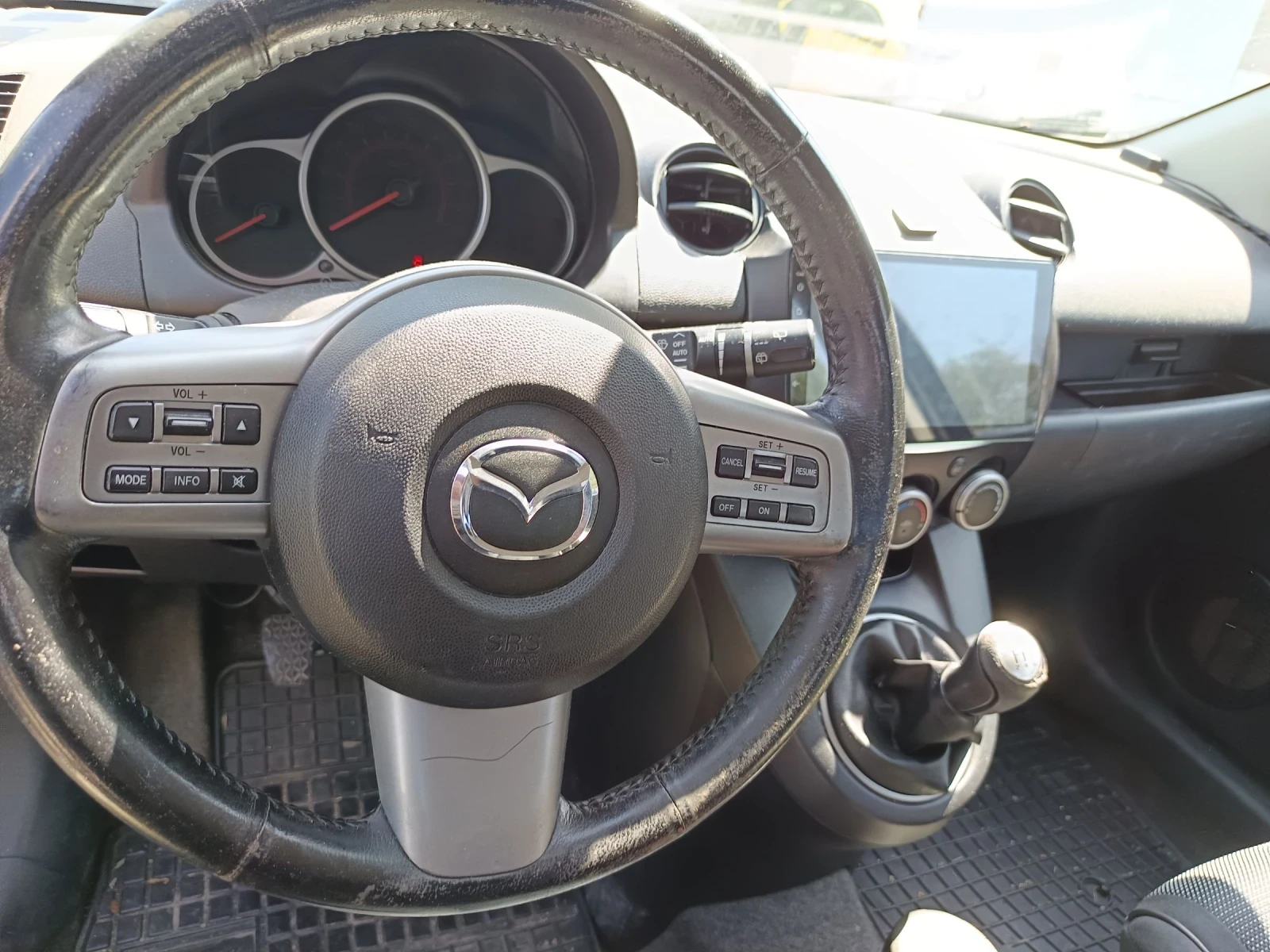Mazda 2 1.5 / Газ, снимка 11 - Автомобили и джипове - 55438278