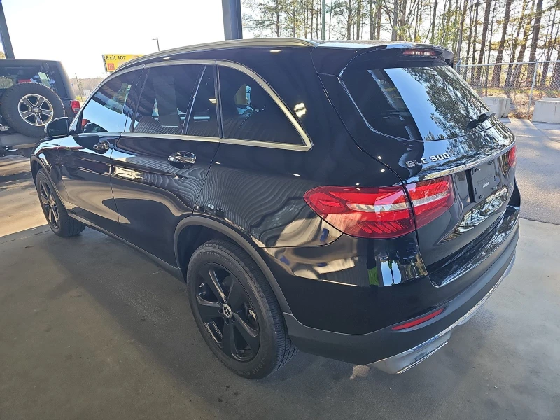 Mercedes-Benz GLC 300 4MATIC* CARPLAY* LaneAssits* KeylessGo* BURMESTER*, снимка 4 - Автомобили и джипове - 48768588