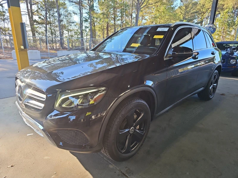 Mercedes-Benz GLC 300 4MATIC* CARPLAY* LaneAssits* KeylessGo* BURMESTER*, снимка 1 - Автомобили и джипове - 48768588