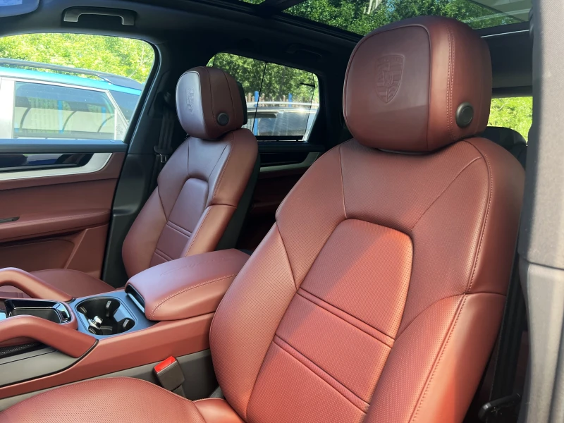 Porsche Cayenne V6/FACELIFT/SPORT DESIGN/BOSE/360/HEAD UP/MATRIX/, снимка 8 - Автомобили и джипове - 50896024