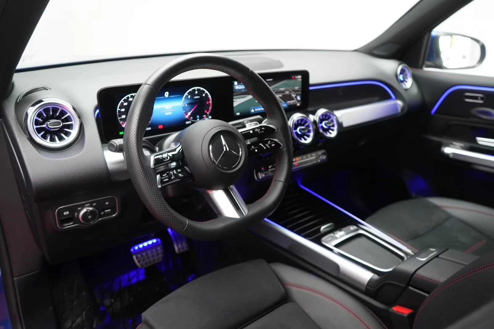 Mercedes-Benz GLB 220 d 4M  7 местен - изображение 9