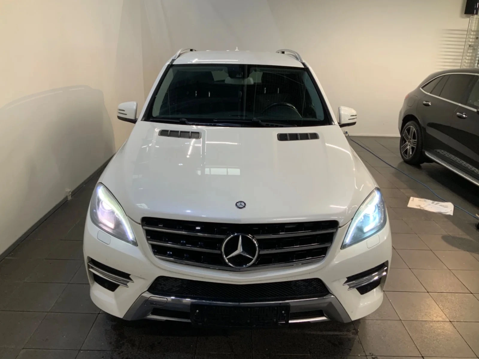 Mercedes-Benz ML 350 3, 0 BlueTEC AMG Line aut. 4Matic 5d - изображение 2