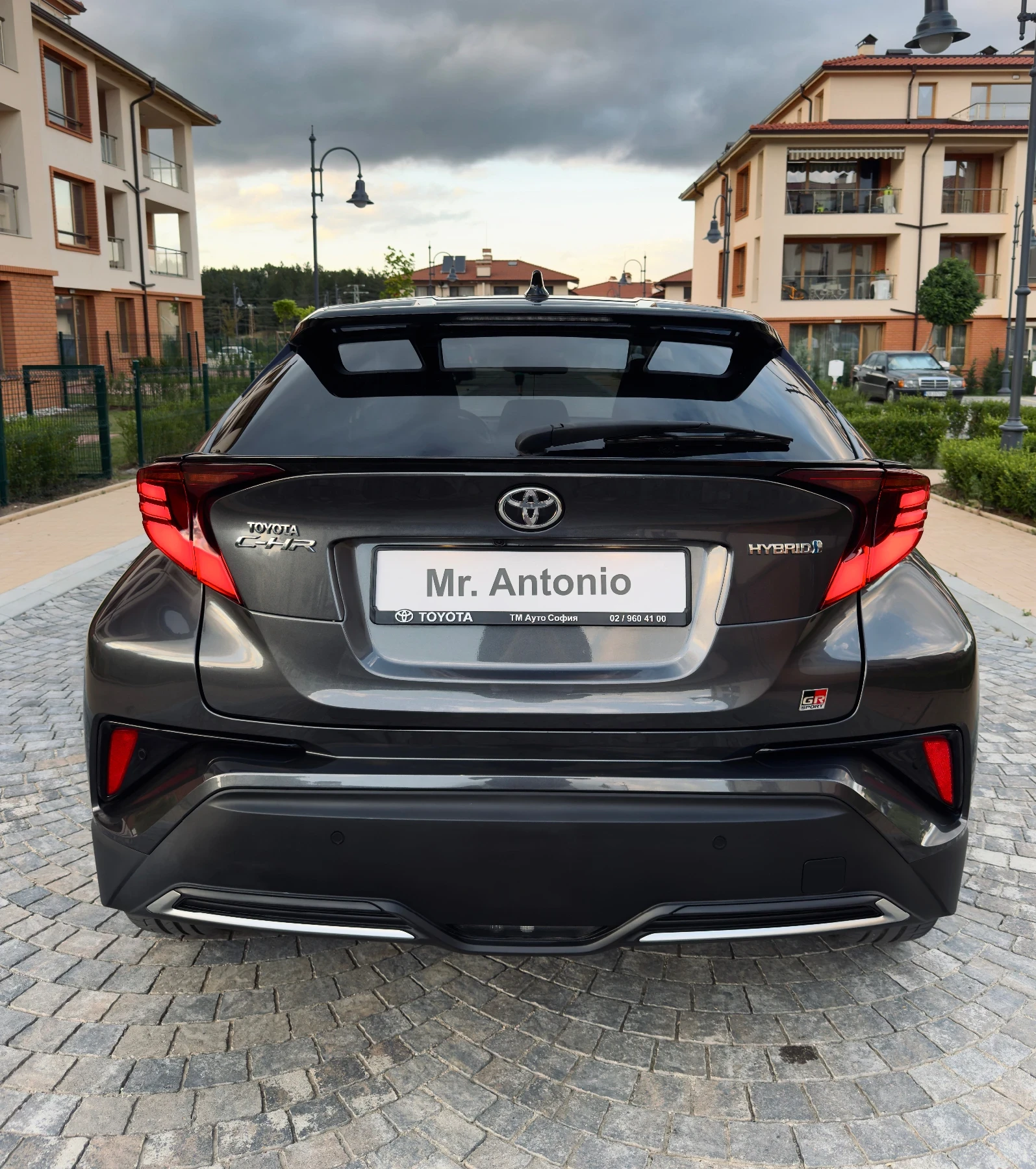 Toyota C-HR GR SPORT - 10Г. ГАРАНЦИЯ - БЕЗ ПРЕДИШНИ ИНЦИДЕНТИ - изображение 4