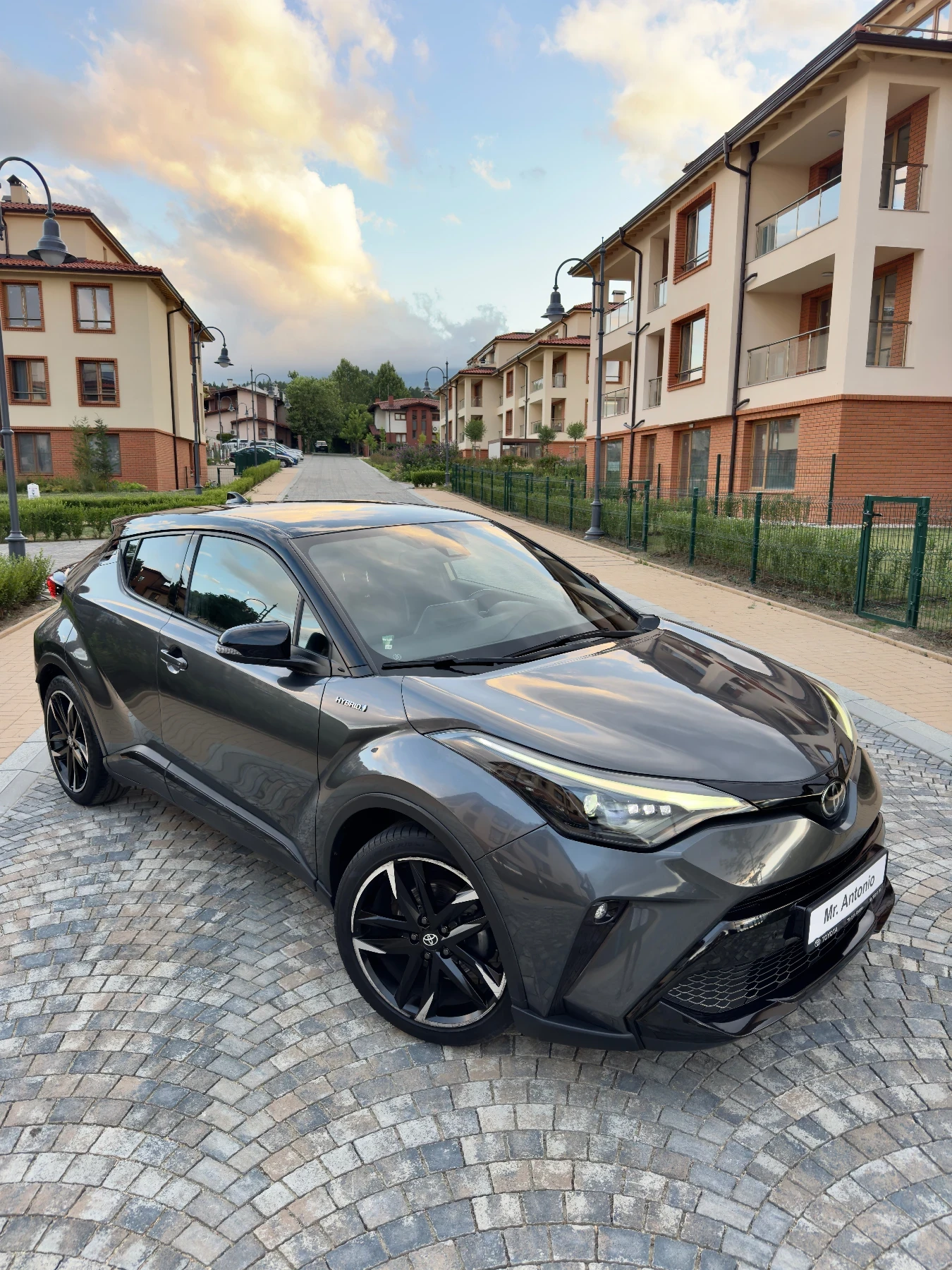 Toyota C-HR GR SPORT - 10Г. ГАРАНЦИЯ - БЕЗ ПРЕДИШНИ ИНЦИДЕНТИ - изображение 3