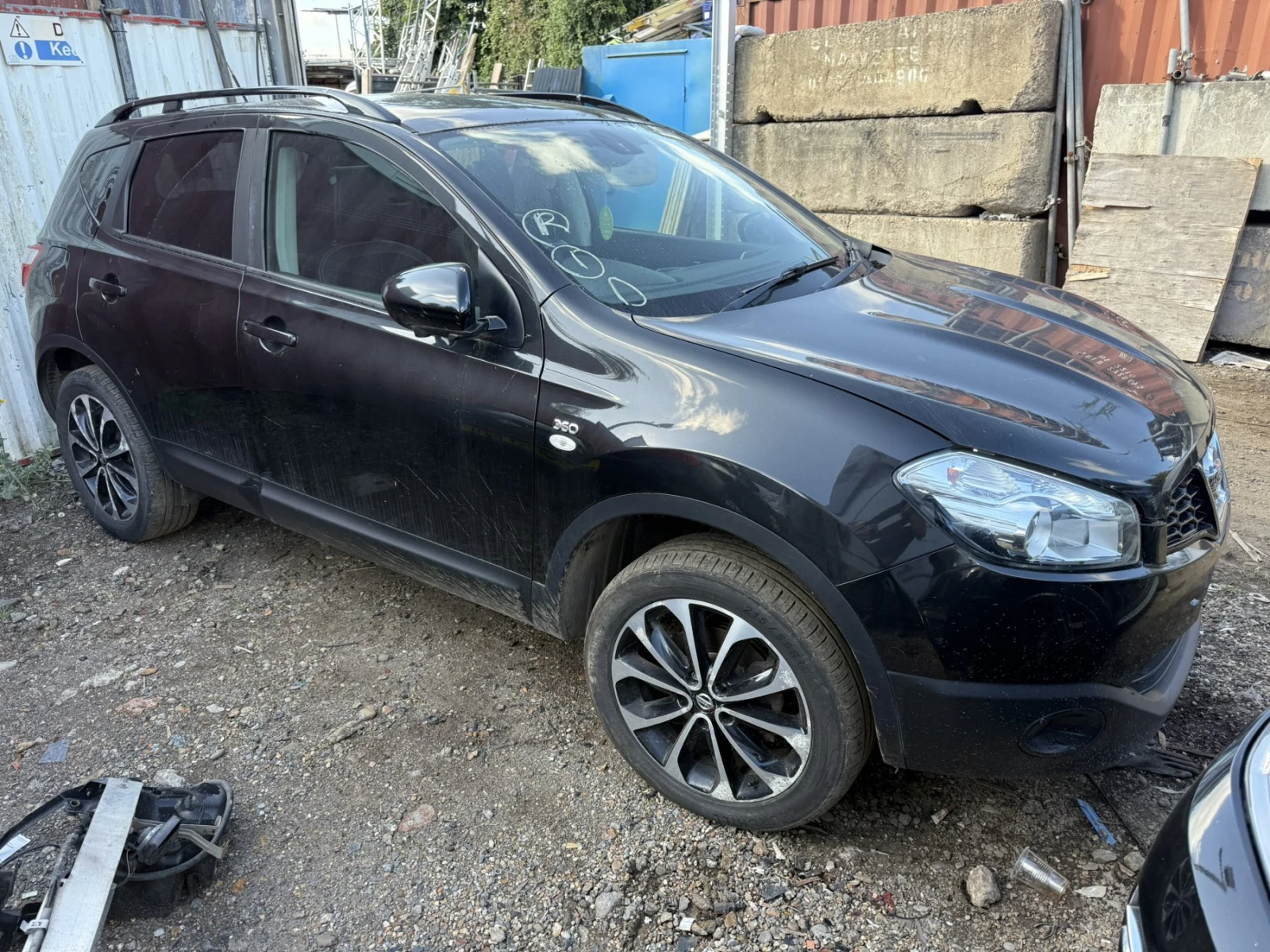Nissan Qashqai 1.5 dci, снимка 2 - Автомобили и джипове - 54025960