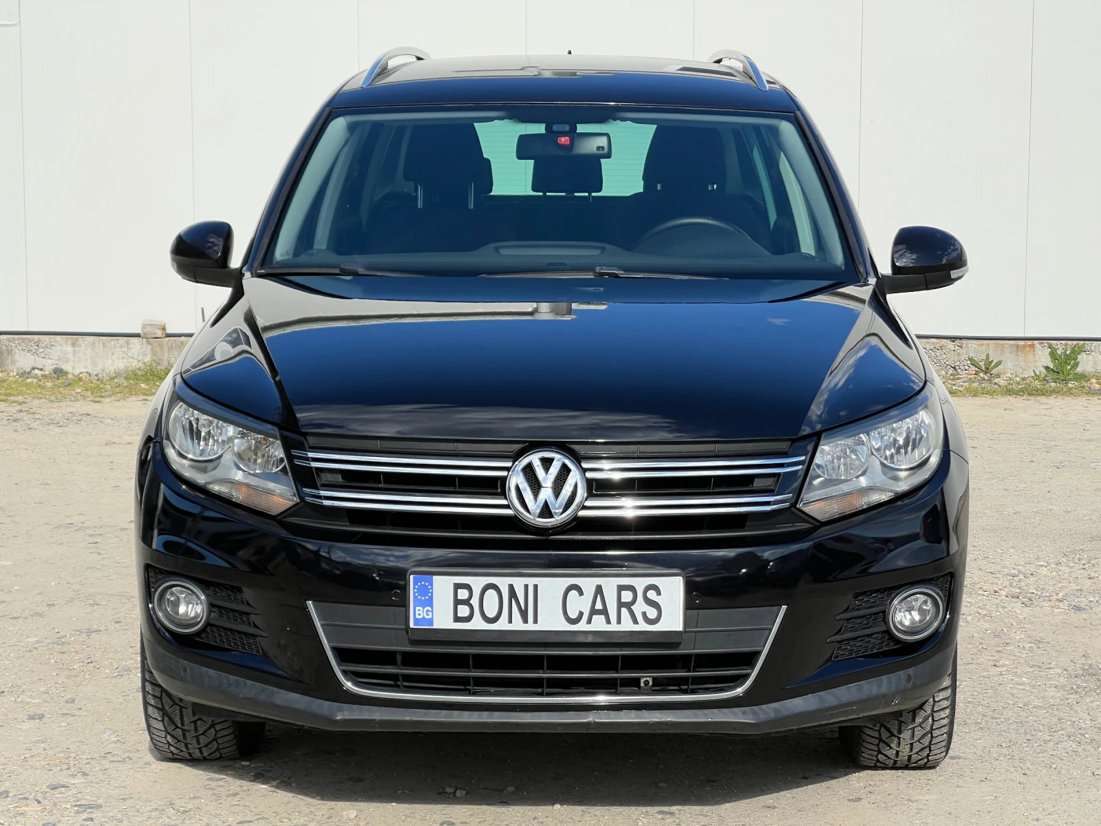 VW Tiguan 2.0TDI-140к.с./ 4Motion/ Автомат/ Парктроник, снимка 2 - Автомобили и джипове - 54165050