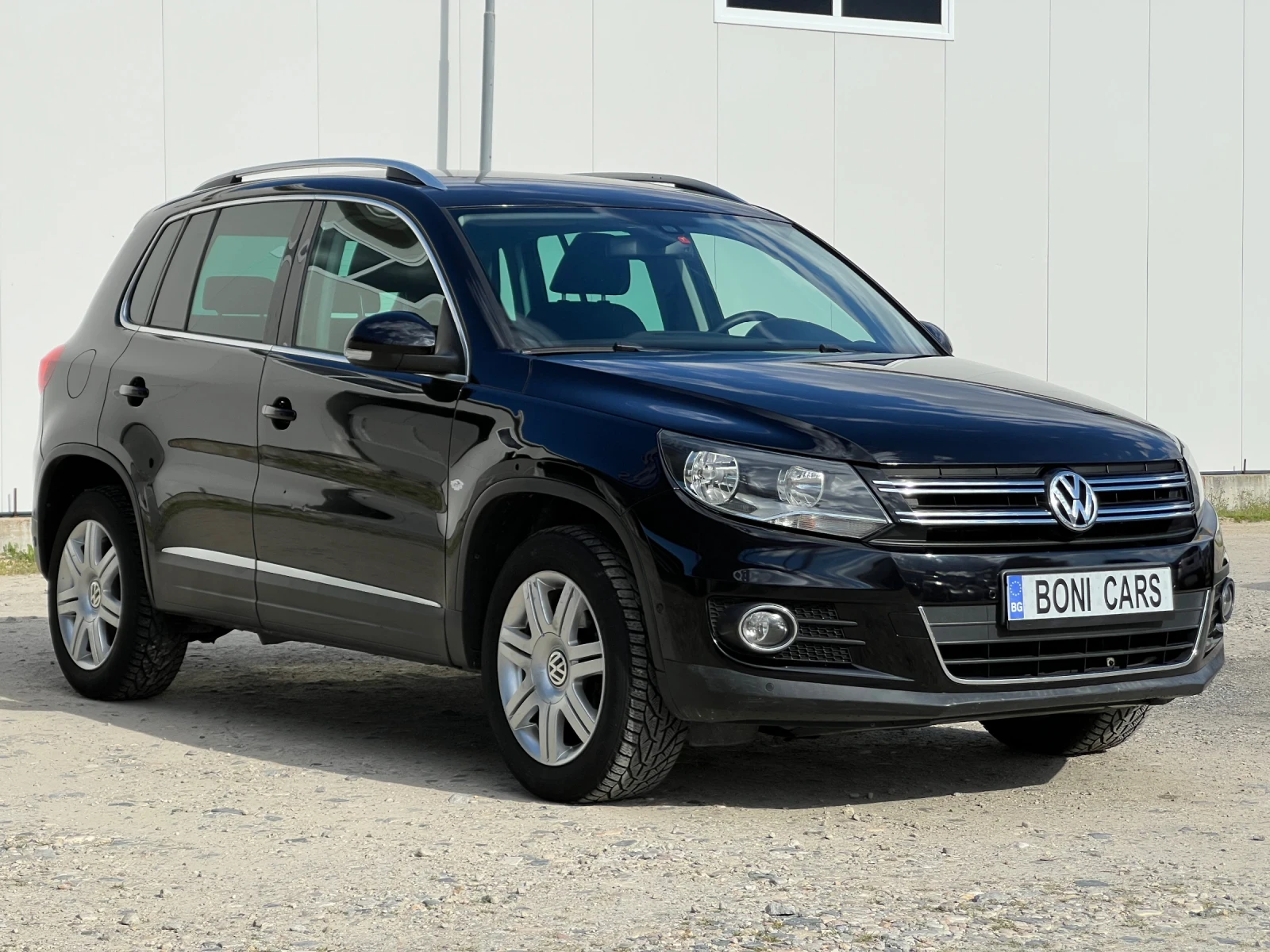 VW Tiguan 2.0TDI-140к.с./ 4Motion/ Автомат/ Парктроник, снимка 3 - Автомобили и джипове - 54165050