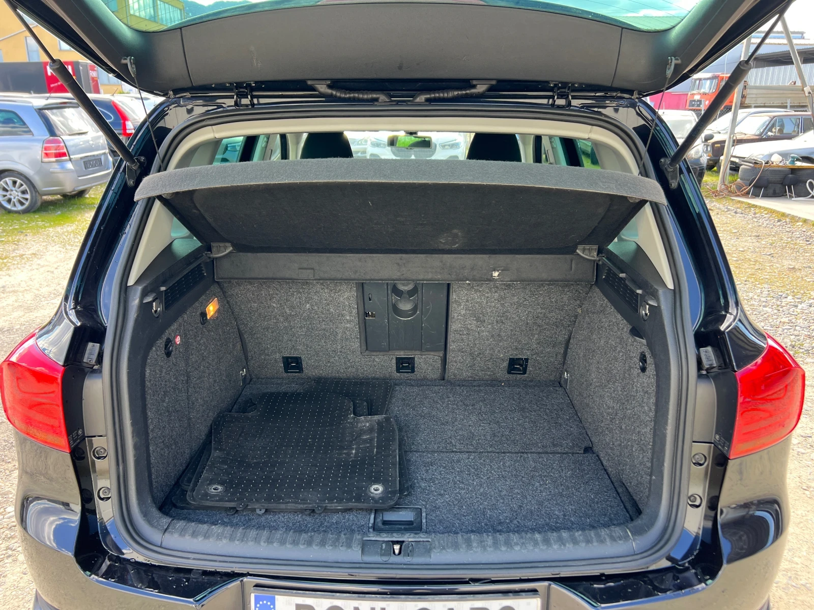 VW Tiguan 2.0TDI-140к.с./ 4Motion/ Автомат/ Парктроник, снимка 9 - Автомобили и джипове - 54165050